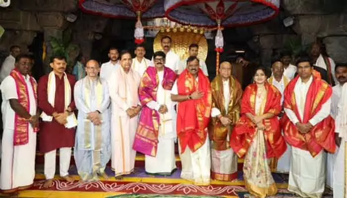 తిరుమల శ్రీవారిని దర్శించుకున్న రాష్ట్ర మంత్రులు తిరుమల శ్రీవారిని దర్శించుకున్న రాష్ట్ర మంత్రులు