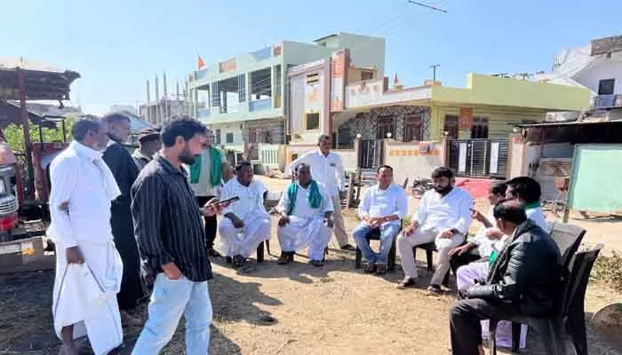 సోయా పంటను ప్రభుత్వం వెంటనే కొనుగోలు చేయాలి : రైతు సంఘం అధ్యక్షుడు ఇట్టెడి మోహన్ రెడ్డి. సోయా పంటను ప్రభుత్వం వెంటనే కొనుగోలు చేయాలి : రైతు సంఘం అధ్యక్షుడు ఇట్టెడి మోహన్ రెడ్డి.