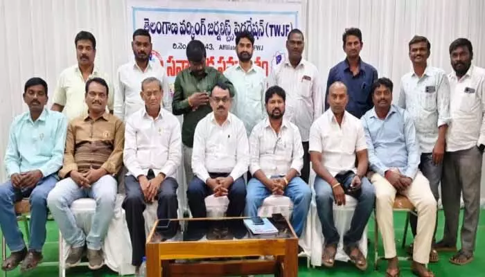 జర్నలిస్టుల సమస్యల పరిష్కారంలో సర్కారు వైఫల్యం జర్నలిస్టుల సమస్యల పరిష్కారంలో సర్కారు వైఫల్యం