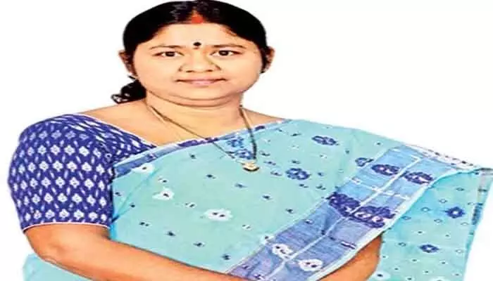 కర్నూల్ జిల్లా టీడీపీ అధ్యక్ష బాధ్యతలు చేపట్టనున్న కృష్ణమ్మ కర్నూల్ జిల్లా టీడీపీ అధ్యక్ష బాధ్యతలు చేపట్టనున్న కృష్ణమ్మ