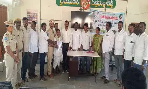 వన్యప్రాణులకు హాని కలిగించొద్దు : FDO పీవీ రామ‌కృష్ణ