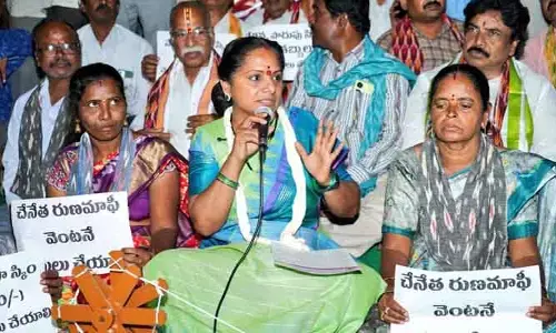 నేతన్న జీవితాలతో సర్కార్ చలగాటం.. ప్రభుత్వంపై ఎమ్మెల్సీ కవిత ఆగ్రహం