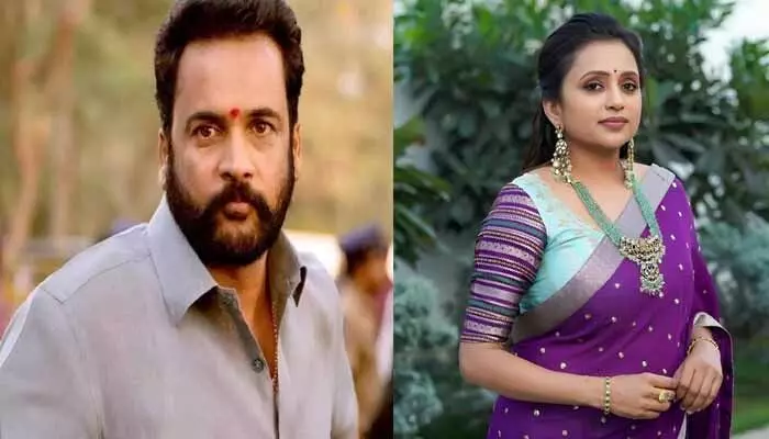 ఇలాంటి నీచులను వదిలేస్తే ఇంకా పెంచి పోషించడమే అవుతుంది.. సుమ పోస్ట్ శివాజీని ఉద్దేశించేనా? ఇలాంటి నీచులను వదిలేస్తే ఇంకా పెంచి పోషించడమే అవుతుంది.. సుమ పోస్ట్ శివాజీని ఉద్దేశించేనా?