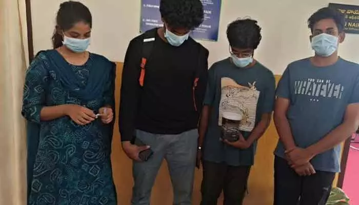 బాయ్ ఫ్రెండ్తో కలిసి యవతి డ్రగ్స్ దందా.. లేడీ సాఫ్ట్వేర్ ఇంజనీర్ అరెస్ట్! బాయ్ ఫ్రెండ్తో కలిసి యవతి డ్రగ్స్ దందా.. లేడీ సాఫ్ట్వేర్ ఇంజనీర్ అరెస్ట్!