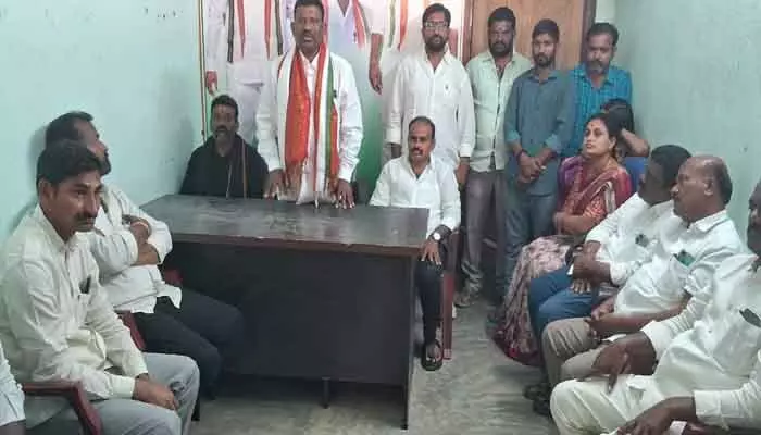 కాంగ్రెస్ గెలుపు కోసం ప్రతి ఒక్కరు కృషి చేయాలి : జిల్లా కాంగ్రెస్ అధ్యక్షుడు గుడిపాటి నరసయ్య కాంగ్రెస్ గెలుపు కోసం ప్రతి ఒక్కరు కృషి చేయాలి : జిల్లా కాంగ్రెస్ అధ్యక్షుడు గుడిపాటి నరసయ్య