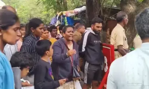 తిరుమ‌ల‌లో మేనేజ్మెంట్ పై శ్రీ‌వారి భ‌క్తుల ఆగ్ర‌హం
