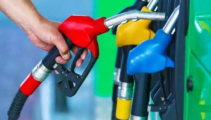 Petrol-Diesel Price(December 25): తెలుగు రాష్ట్రాల్లో నేడు పెట్రోల్, డీజిల్ ధరలు ఎలా ఉన్నాయంటే..? Petrol-Diesel Price(December 25): తెలుగు రాష్ట్రాల్లో నేడు పెట్రోల్, డీజిల్ ధరలు ఎలా ఉన్నాయంటే..?