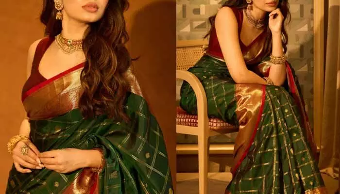పట్టు శారీలో ఫిదా అనిపిస్తున్న యంగ్ బ్యూటీ.. దేవతరా ఈ హీరోయిన్ అంటూ కామెంట్స్ పట్టు శారీలో ఫిదా అనిపిస్తున్న యంగ్ బ్యూటీ.. దేవతరా ఈ హీరోయిన్ అంటూ కామెంట్స్