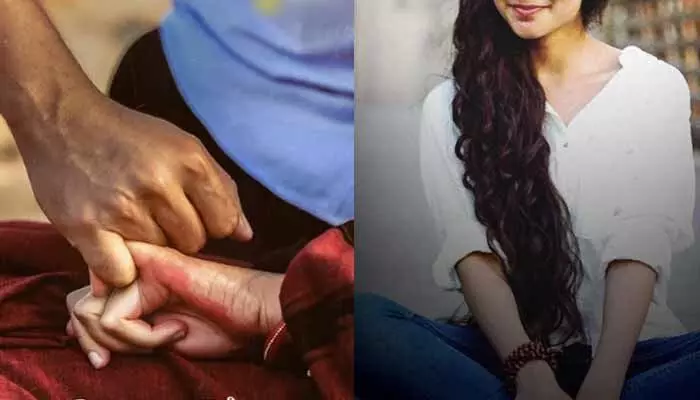 అతని చిటికెన వేలును పట్టుకున్న ఫోటో షేర్ చేసిన స్టార్ బ్యూటీ.. 4 ఇయర్స్ అంటూ పోస్ట్ చేయడంతో కంగ్రాట్స్ చెబుతున్న నెటిజన్స్ అతని చిటికెన వేలును పట్టుకున్న ఫోటో షేర్ చేసిన స్టార్ బ్యూటీ.. 4 ఇయర్స్ అంటూ పోస్ట్ చేయడంతో కంగ్రాట్స్ చెబుతున్న నెటిజన్స్