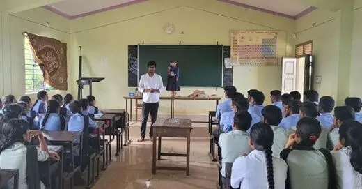 నేర్చుకో విద్యార్థి.. డిజిటల్ శిక్ష.! నేర్చుకో విద్యార్థి.. డిజిటల్ శిక్ష.!