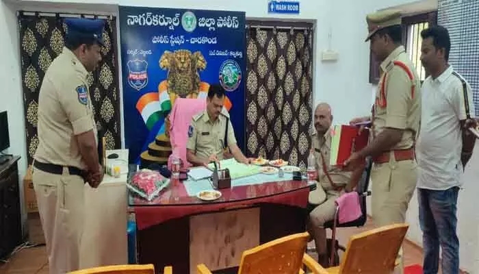 చారకొండ పోలీస్ స్టేషన్ ను డీఎస్పీ అకస్మిక తనిఖీ చారకొండ పోలీస్ స్టేషన్ ను డీఎస్పీ అకస్మిక తనిఖీ