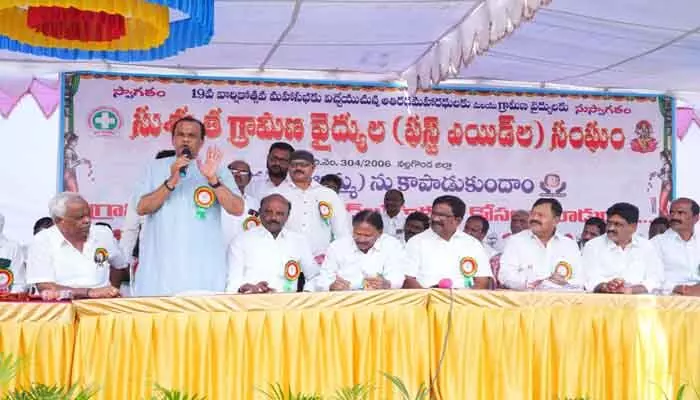 గ్రామీణ స్థాయిలో ప్రథమ చికిత్స అందించడంలో ఆర్ఎంపీల పాత్ర కీలకం : మంత్రి కోమటిరెడ్డి గ్రామీణ స్థాయిలో ప్రథమ చికిత్స అందించడంలో ఆర్ఎంపీల పాత్ర కీలకం : మంత్రి కోమటిరెడ్డి