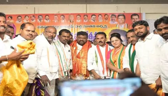 పదేళ్లుగా పాలమూరు-రంగారెడ్డి ప్రాజెక్ట్ పూర్తి ఎందుకు చేయలేదు..? : మంత్రి జూపల్లి పదేళ్లుగా పాలమూరు-రంగారెడ్డి ప్రాజెక్ట్ పూర్తి ఎందుకు చేయలేదు..? : మంత్రి జూపల్లి