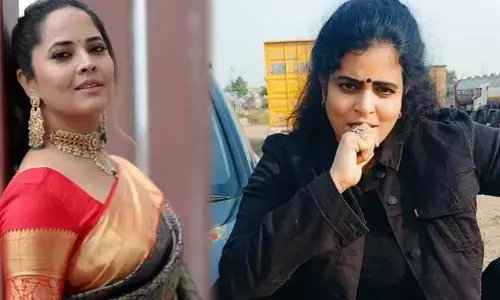 కేసులు వెయ్యడం మాకూడా తెలుసు ఇక పూర్తిగా రంగంలోకి దిగుతా.. అనసూయకు వార్నింగ్ ఇచ్చిన నటి