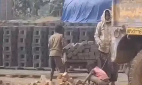 ఇటుక బట్టిలో పిల్లలతో వెట్టి చాకిరి!
