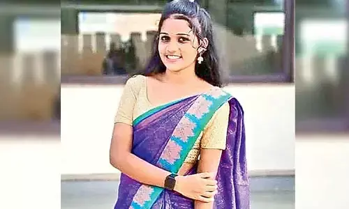 ప్రదర్శన కోసం వచ్చి కళాకారిణి మృతి
