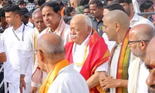 శ్రీవారిని దర్శించుకున్న ఆర్ఎస్ఎస్ చీఫ్