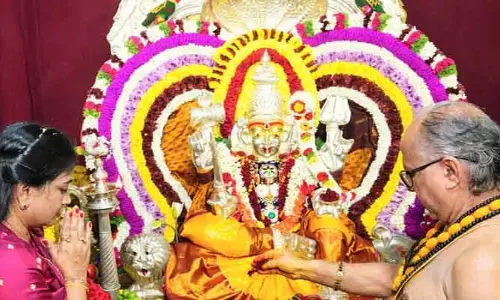తాతయ్యగుంట గంగమ్మ తల్లిని దర్శించుకున్న హోంమంత్రి
