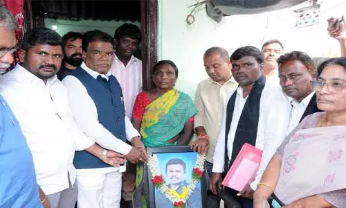 రాజేష్ కుటుంబానికి ఎస్సీ, ఎస్టీ కమిషన్ అండ