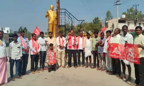 కేంద్ర‌ప్ర‌భుత్వం  రైతుల‌కు న‌ష్టం క‌లిగించే విధానాలు అవ‌లంభిస్తోంది : సీపీఎం