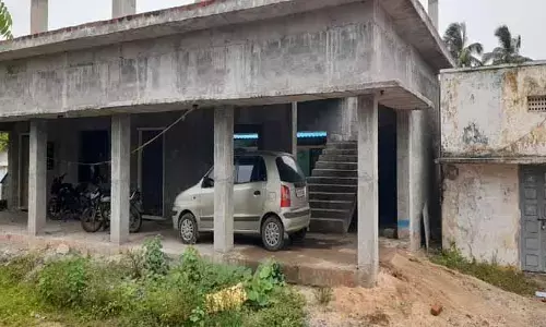 నిధుల కొరతతో నిలిచిన మన ఊరు మనబడి పనులు..?