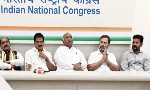 ఢిల్లీకి బయలుదేరిన సీఎం రేవంత్ రెడ్డి.. రేపు సీడబ్ల్యూసీ మీటింగ్