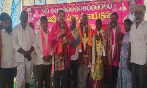 ప్ర‌జ‌లు బీఆర్ఎస్ ను కోరుకుంటున్నారు :  మాజీ ఎంపీ శ్రీనివాస్ రెడ్డి