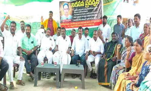 ప్రవళిక హత్య నిందితులను బహిరంగ ఎన్ కౌంట‌ర్ చేయాలి :  ద‌ళిత సంఘాల నాయ‌కులు