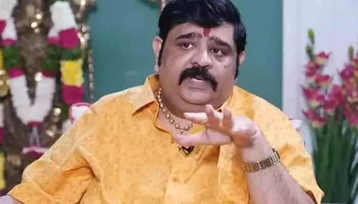 తెలుగు రాష్ట్రాల్లో ఉన్న చండాలం ప్రపంచంలో ఎక్కడా ఉండదు : వేణుస్వామి తెలుగు రాష్ట్రాల్లో ఉన్న చండాలం ప్రపంచంలో ఎక్కడా ఉండదు : వేణుస్వామి