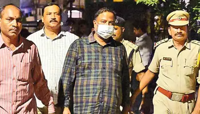 నకిలీ మద్యం కేసులో కీలక పరిణామం.. ఐదుగురు నిందితులకు కస్టడీ నకిలీ మద్యం కేసులో కీలక పరిణామం.. ఐదుగురు నిందితులకు కస్టడీ