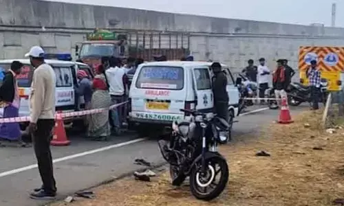 ఏలూరు జిల్లాలో రోడ్డు ప్రమాదం.. ముగ్గురు మృతి