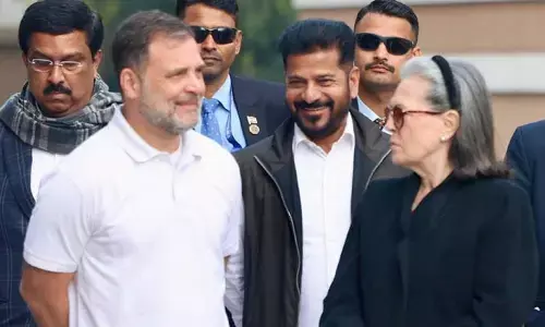 సీఎం రేవంత్‌తో రాహుల్, సోనియా గాంధీ.. సీడబ్ల్యూసీ సమావేశంలో ఆసక్తికర సన్నివేశం