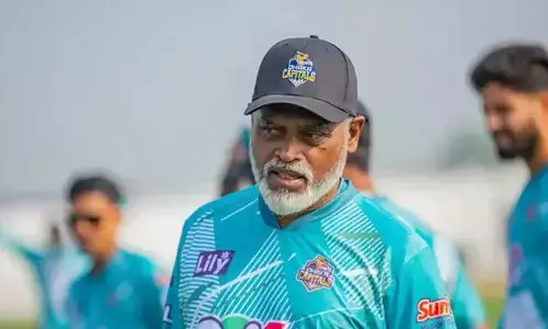 క్రికెట్‌లో షాకింగ్ ఘటన.. మైదానంలోనే కుప్పకూలిన కోచ్