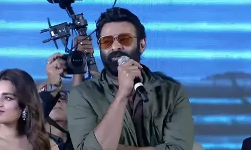 ‘సీనియర్స్ తర్వాతే మేము’.. రాజాసాబ్ ఫంక్షన్‌లో చిరంజీవిపై ప్రభాస్ కామెంట్స్