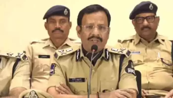 హైదరాబాద్ కమిషనరేట్ వార్షిక నేర నివేదిక విడుదల.. ఏకంగా 15శాతం తగ్గిన క్రైమ్ రేటు హైదరాబాద్ కమిషనరేట్ వార్షిక నేర నివేదిక విడుదల.. ఏకంగా 15శాతం తగ్గిన క్రైమ్ రేటు