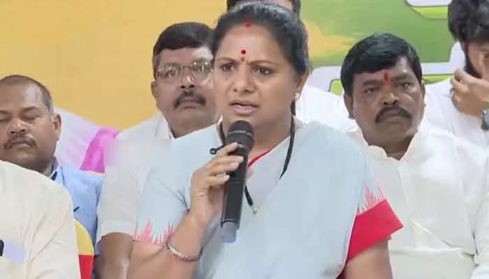 కాళేశ్వరంతో నీళ్లిచ్చింది ఆరున్నర లక్షల ఎకరాలకే.. ఎమ్మెల్సీ కవిత షాకింగ్ కామెంట్స్ కాళేశ్వరంతో నీళ్లిచ్చింది ఆరున్నర లక్షల ఎకరాలకే.. ఎమ్మెల్సీ కవిత షాకింగ్ కామెంట్స్
