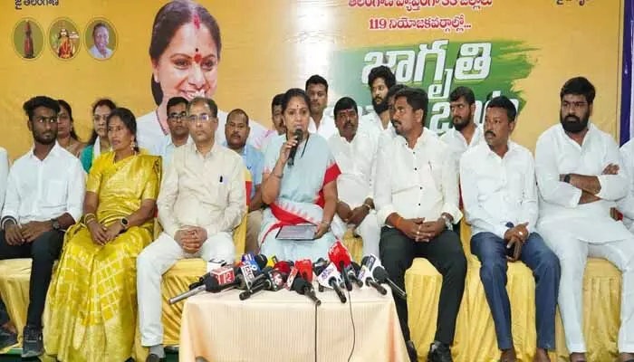 రెండేళ్లలో పాలమూరు-రంగారెడ్డి ప్రాజెక్ట్ కి తట్టెడు మట్టి తీయలేదు : ఎమ్మెల్సీ కవిత రెండేళ్లలో పాలమూరు-రంగారెడ్డి ప్రాజెక్ట్ కి తట్టెడు మట్టి తీయలేదు : ఎమ్మెల్సీ కవిత