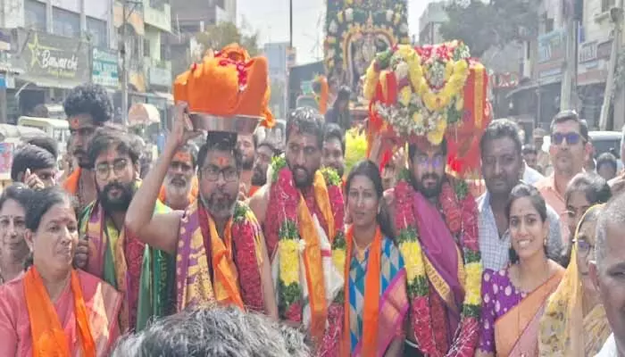 కన్నుల పండువగా అయ్యప్ప స్వామి తిరు ఆభరణాల ఊరేగింపు కన్నుల పండువగా అయ్యప్ప స్వామి తిరు ఆభరణాల ఊరేగింపు