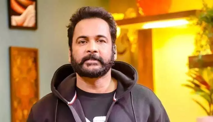 ఇండస్ట్రీలో నాపై కుట్ర జరుగుతోంది.. మరోసారి నటుడు శివాజీ సంచలన వ్యాఖ్యలు ఇండస్ట్రీలో నాపై కుట్ర జరుగుతోంది.. మరోసారి నటుడు శివాజీ సంచలన వ్యాఖ్యలు