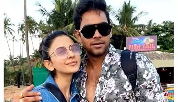 రకుల్ ప్రీత్ సింగ్ తమ్ముడి కోసం గాలిస్తున్నాం.. వెస్ట్ జోన్ డీసీపీ కీలక వ్యాఖ్యలు రకుల్ ప్రీత్ సింగ్ తమ్ముడి కోసం గాలిస్తున్నాం.. వెస్ట్ జోన్ డీసీపీ కీలక వ్యాఖ్యలు