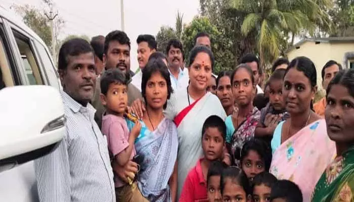 ప్రాజెక్టుల అంచనా పెంచారు.. డిజైన్లు కుదించారు : ఎమ్మెల్సీ కవిత ప్రాజెక్టుల అంచనా పెంచారు.. డిజైన్లు కుదించారు : ఎమ్మెల్సీ కవిత