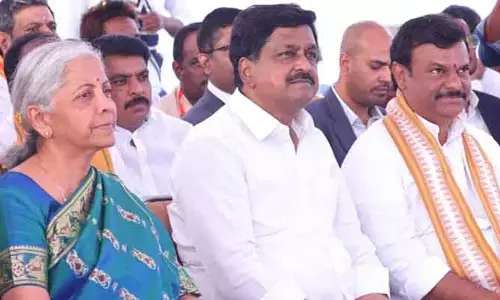 పీఎం లంకలో కేంద్ర ఆర్థిక మంత్రి పర్యటన