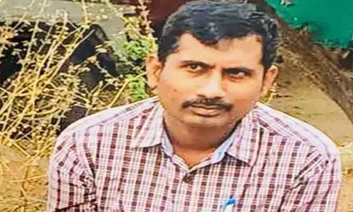 బదిలీ ఉత్తర్వులను విస్మరించిన డిప్యూటీ కమిషనర్ సస్పెండ్