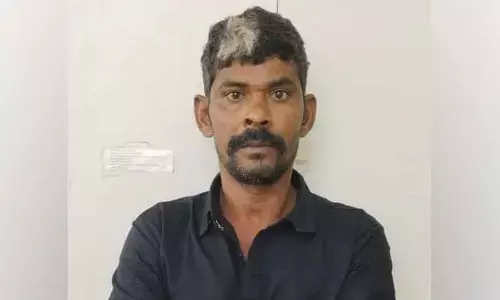 వైన్ షాపుల వ‌ద్ద పార్కు చేసిన వాహ‌నాలు చోరీ