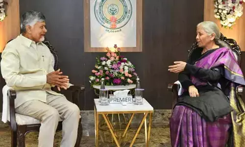 ఎయిర్ పోర్టులో కేంద్ర‌మంత్రి నిర్మలా సీతారామ‌న్ తో సీఎం చంద్ర‌బాబు భేటీ