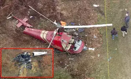 Flash News: రెండు హెలికాప్టర్లు ఢీ.. ఒకరు మృతి