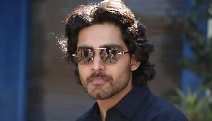 బంపర్ ఆఫర్ అందుకున్న రోషన్.. బడా నిర్మాతతో భారీ ప్రాజెక్ట్ కన్ఫర్మ! బంపర్ ఆఫర్ అందుకున్న రోషన్.. బడా నిర్మాతతో భారీ ప్రాజెక్ట్ కన్ఫర్మ!