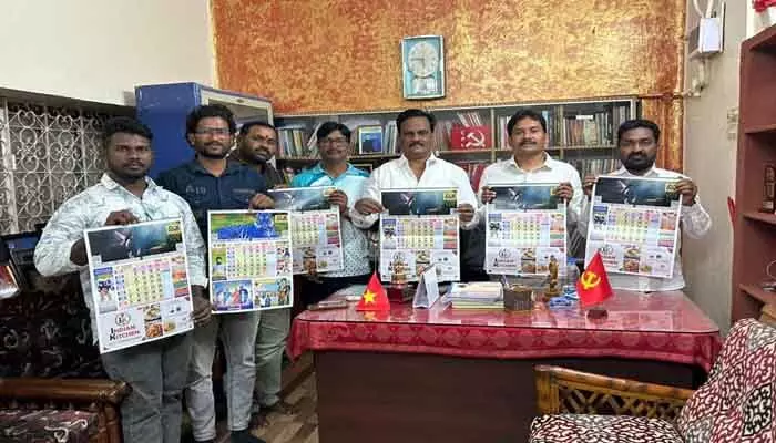 దమ్మున్న పత్రిక దిశ.. నూతన క్యాలెండర్ ఆవిష్కరణ దమ్మున్న పత్రిక దిశ.. నూతన క్యాలెండర్ ఆవిష్కరణ