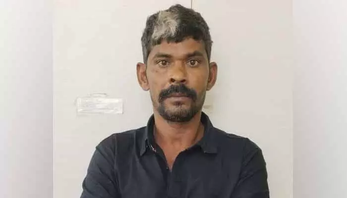 వైన్ షాపుల వద్ద పార్కు చేసిన వాహనాలు చోరీ వైన్ షాపుల వద్ద పార్కు చేసిన వాహనాలు చోరీ