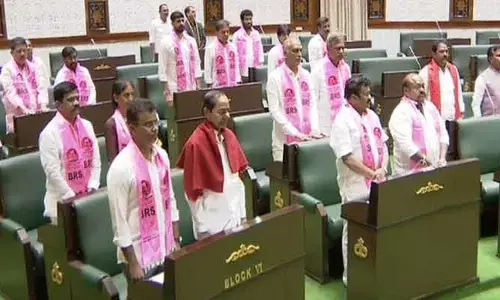TG: ఆరోగ్యం ఎలా ఉంది?.. అసెంబ్లీలో కేసీఆర్ సీటు దగ్గరకు వెళ్లి పలకరించిన రేవంత్ రెడ్డి